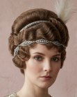 Penteado preso dos anos 1910 com ondas marcadas
