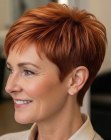 Corte pixie para mulheres maduras