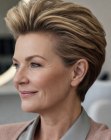 Pixie penteado para tr�s para mulheres maduras