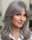 Estilo de cabelo grisalho longo