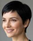Corte de cabelo curto cl�ssico com franja angular