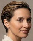 Cabelo curto feminino penteado para tr�s