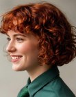 Bob cacheado para cabelo ruivo