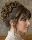 Penteado preso rom�ntico com franja