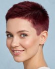 Cabelo feminino bem curto para o verão