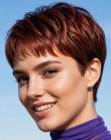 Corte pixie vermelho mogno