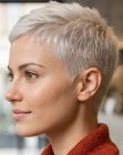 Corte feminino curtíssimo