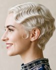 Cabelo descolorido curto dos anos 1920