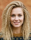 Cabelo longo frisado
