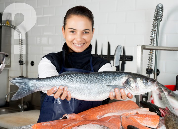 Mulher vendendo peixe saud&aacute;vel